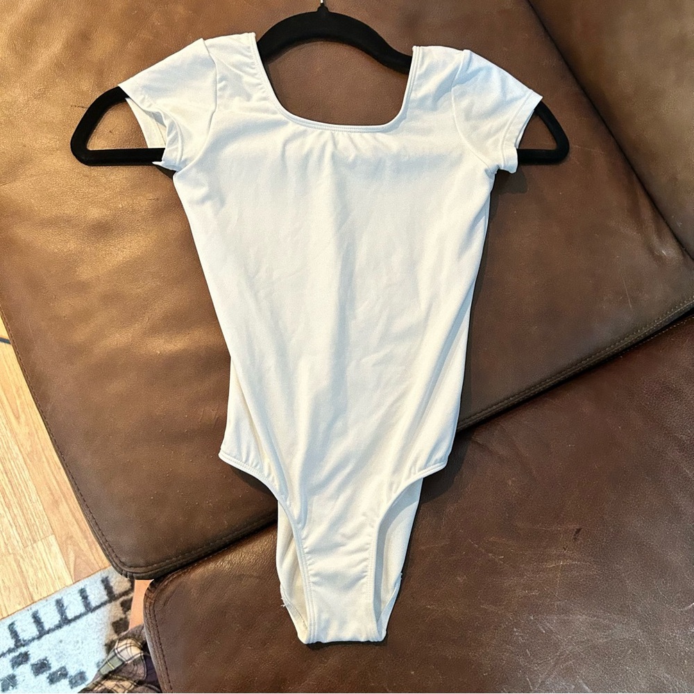 Girls Dujour Cap Sleeve Leotard white 8-10 girls dance ballet like new